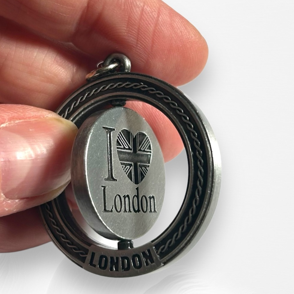 London Rotating Keyring England Travel U.K. Essential - Picture 2 of 3